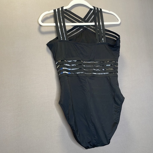 Hilor Black One Piece Front Crossover Swimwear - Picture 3 of 5